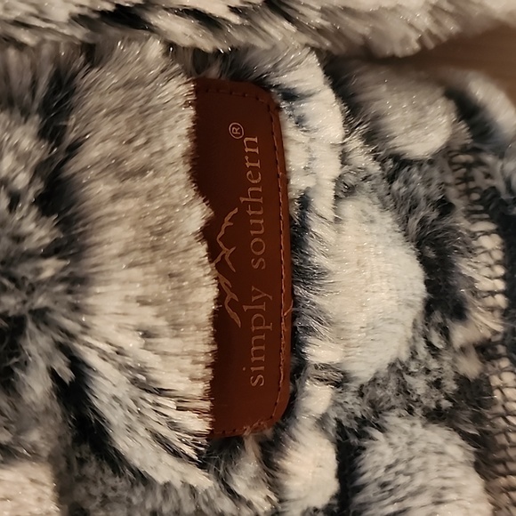 Simply Southern Pullover/jacket - Picture 2 of 6